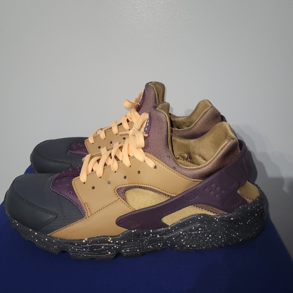 Air Huarache Premium 'Elemental Gold' - Picture 3 of 7